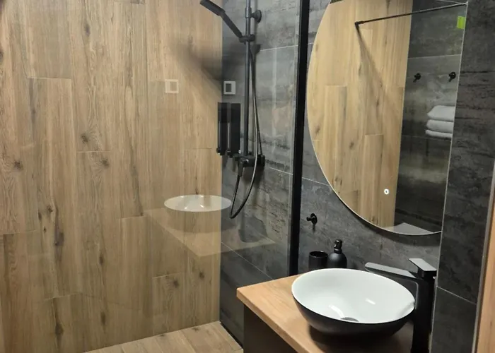 Z Prywatnym Garazem Narciarska 14h דירה