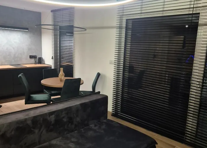 Z Prywatnym Garazem Narciarska 14h דירה